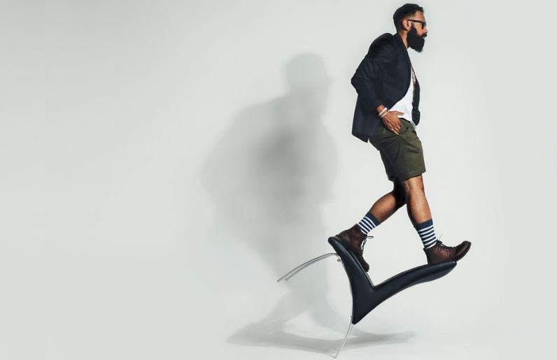 Mann im modernen Outfit